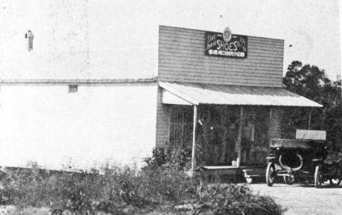 E. E. McCurdy store in 1918
